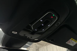 punainen Audi Q7 2026 kuva 38.