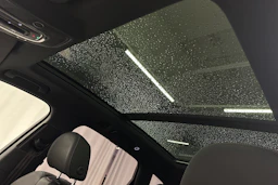 punainen Audi Q7 2026 kuva 39.