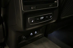 punainen Audi Q7 2026 kuva 40.