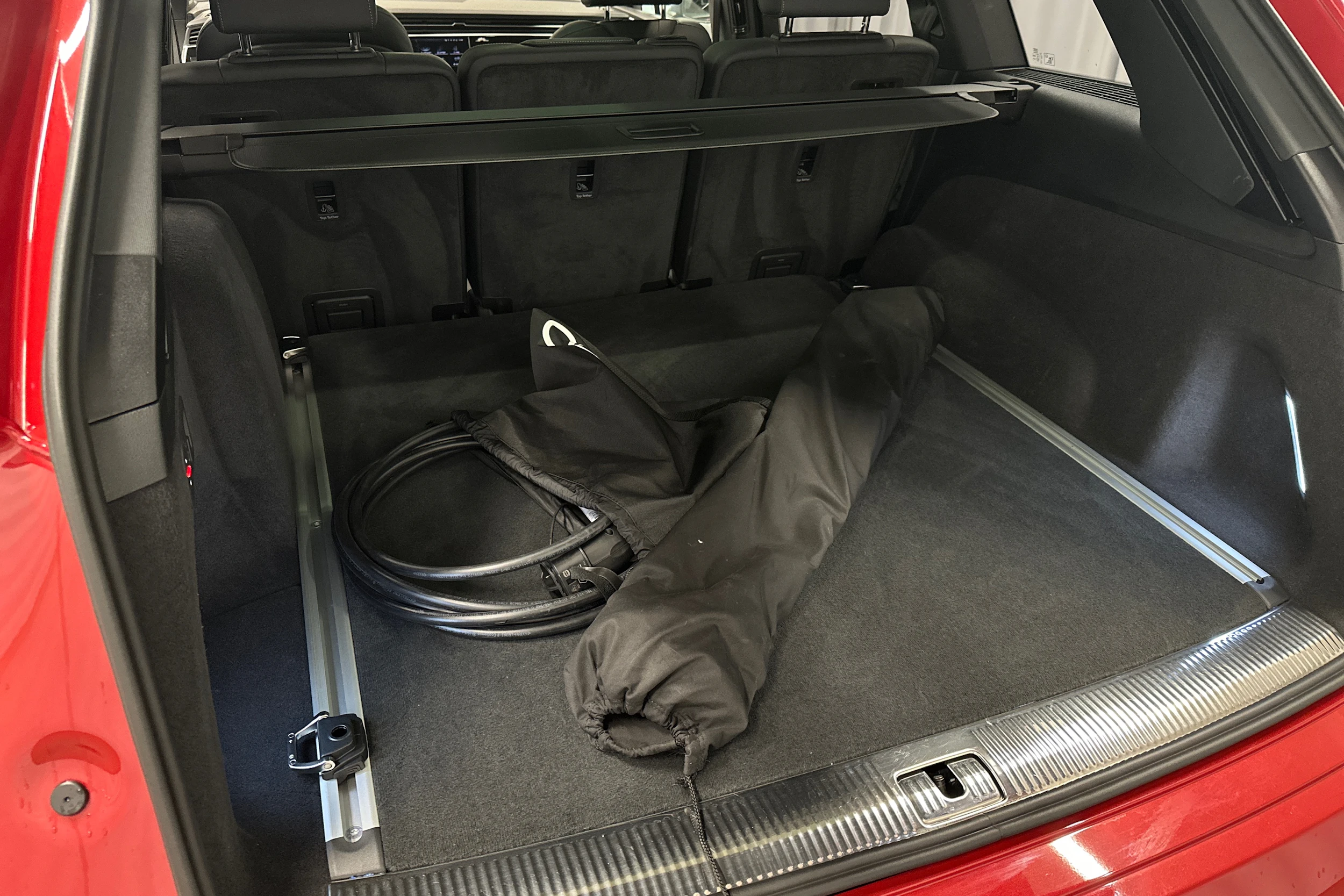 punainen Audi Q7 2026 kuva 41.