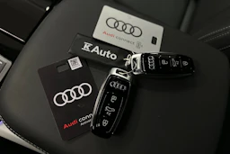 punainen Audi Q7 2026 kuva 44.