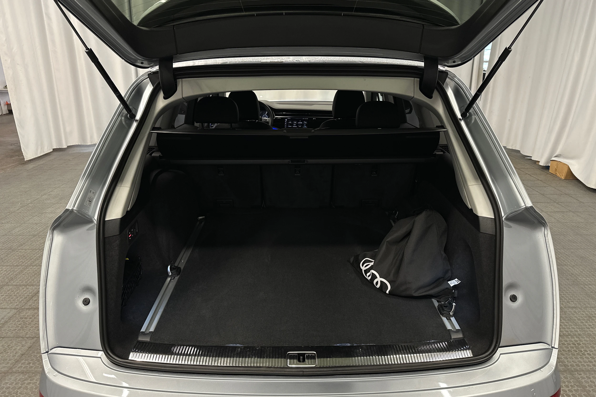 hopea Audi Q7 2026 kuva 34.