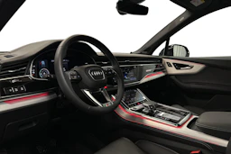 punainen Audi Q7 2026 kuva 6.