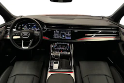 punainen Audi Q7 2026 kuva 7.