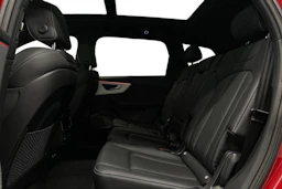 punainen Audi Q7 2026 kuva 8.