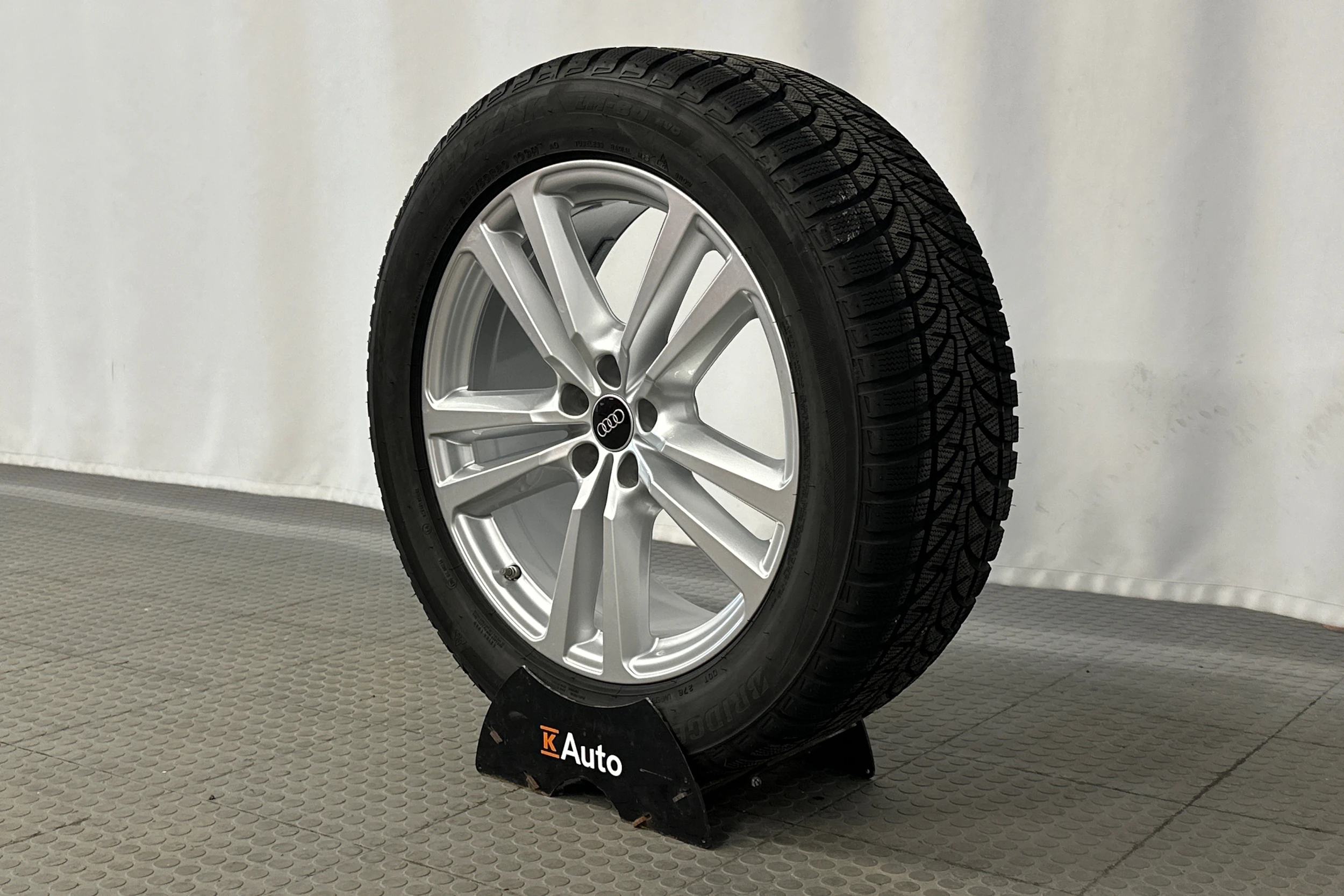 punainen Audi Q7 2026 kuva 10.