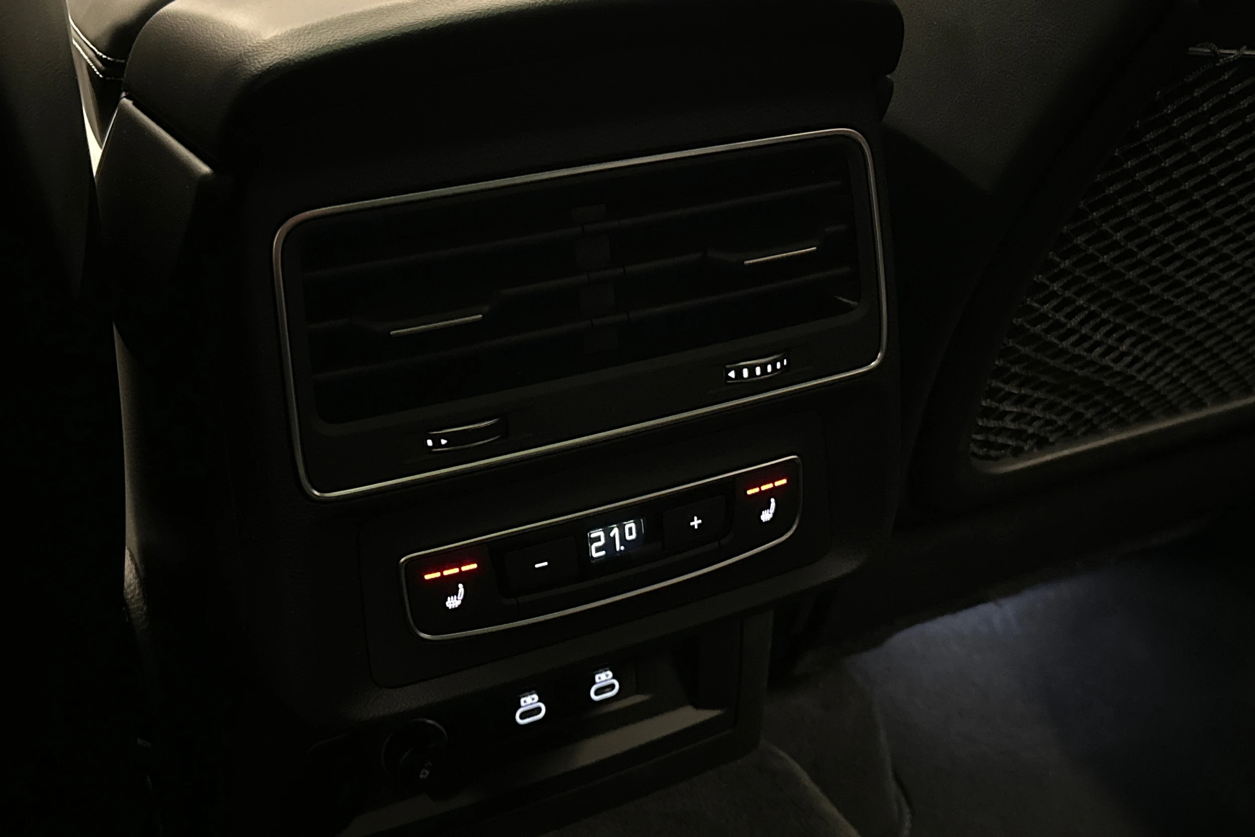 punainen Audi Q7 2026 kuva 14.