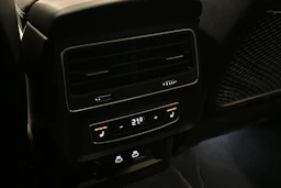 punainen Audi Q7 2026 kuva 14.