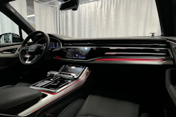 punainen Audi Q7 2026 kuva 18.