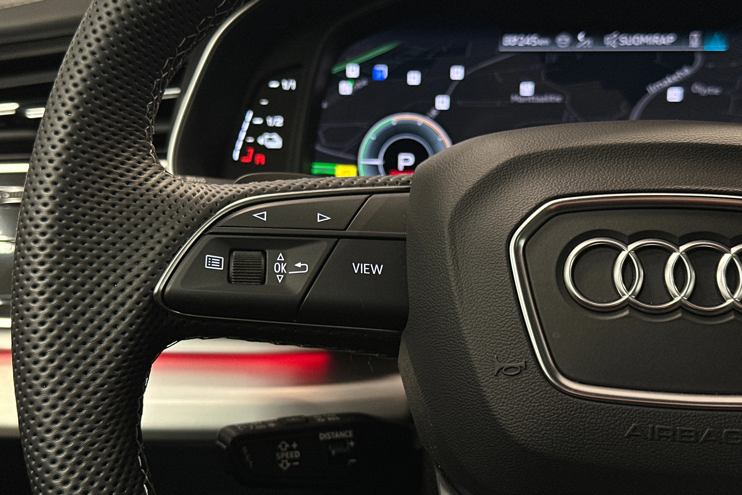 punainen Audi Q7 2026 kuva 20.