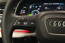 punainen Audi Q7 2026 kuva 20.
