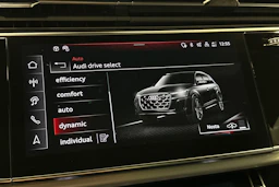 punainen Audi Q7 2026 kuva 28.