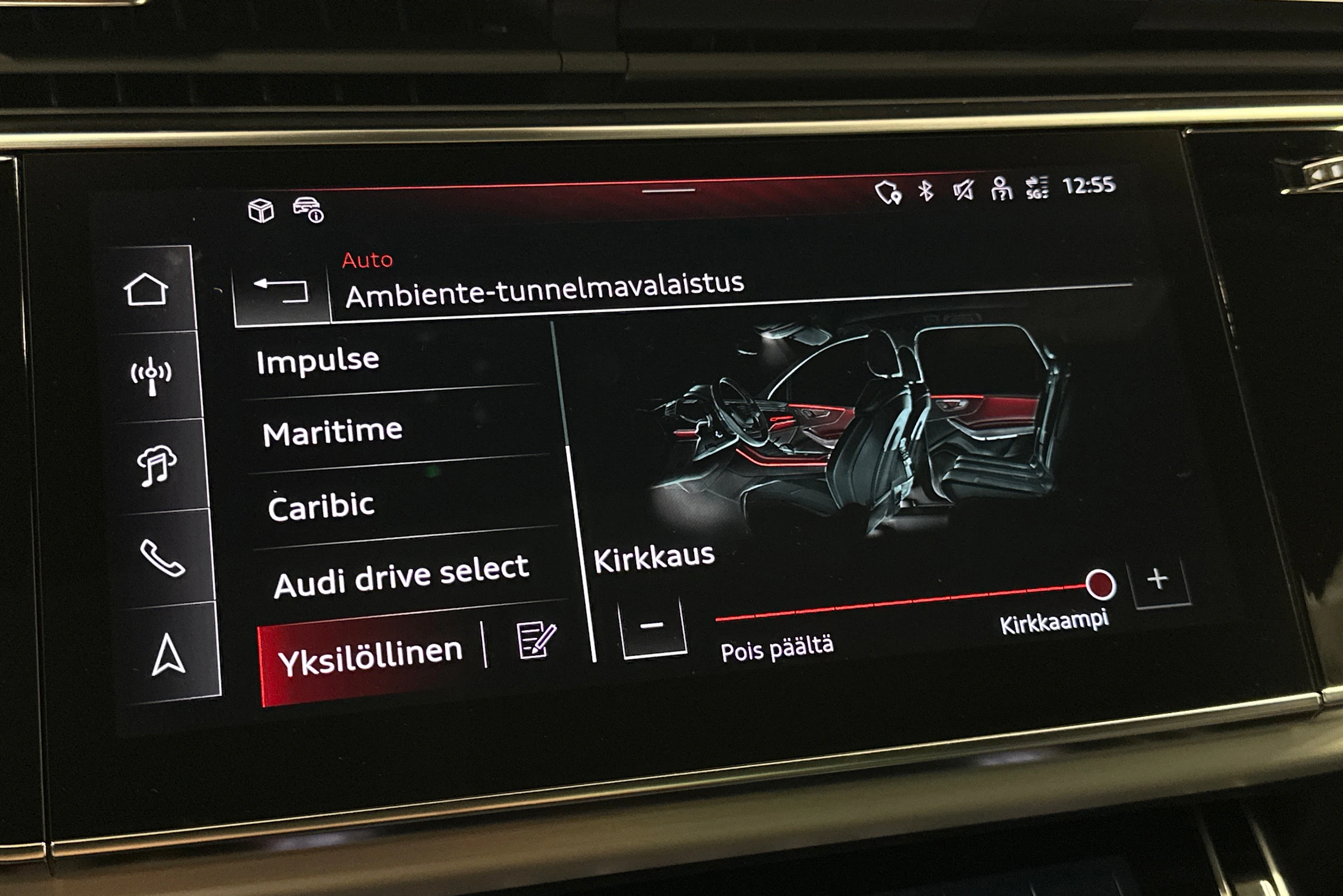 punainen Audi Q7 2026 kuva 30.
