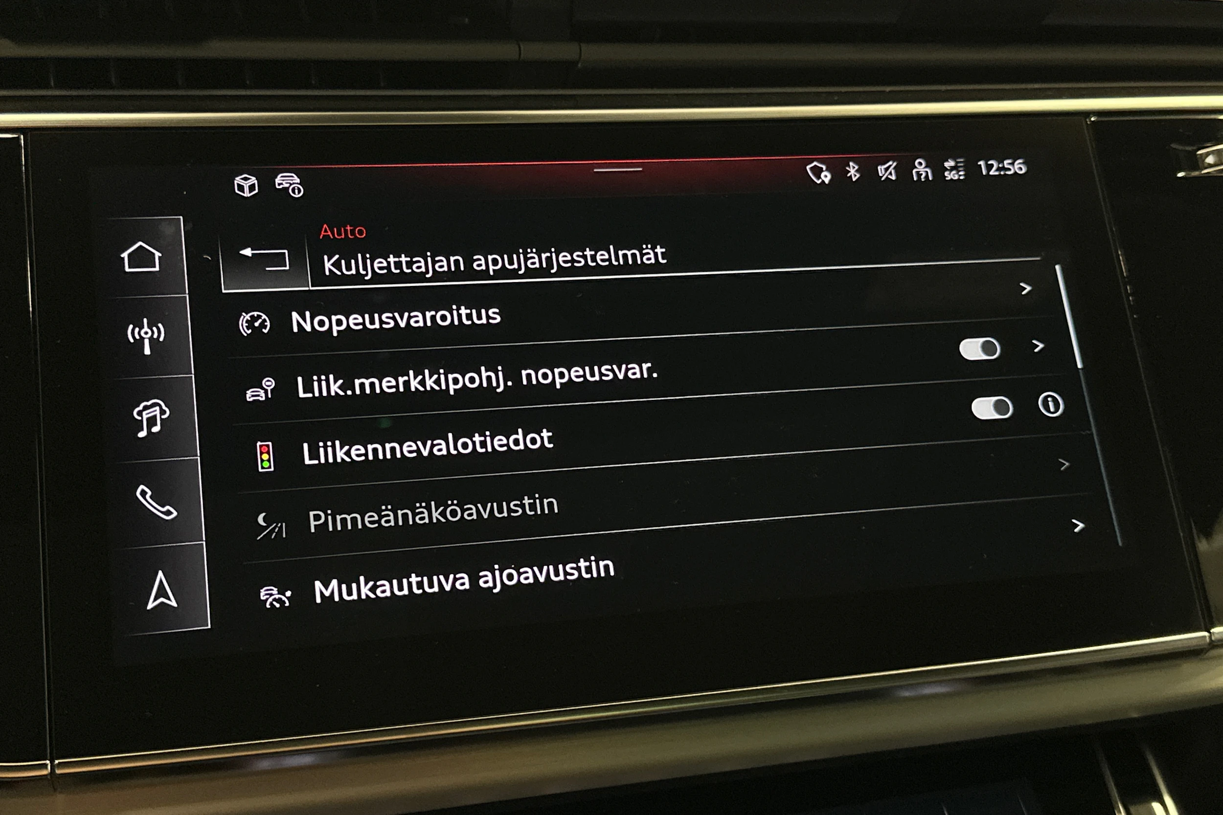 punainen Audi Q7 2026 kuva 31.