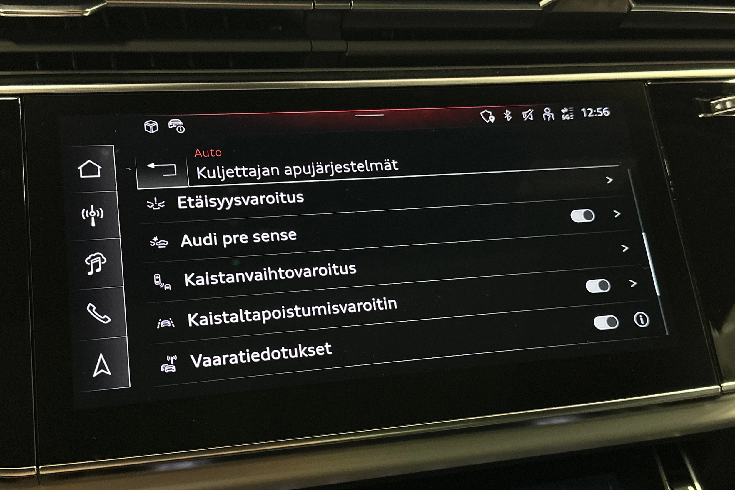 punainen Audi Q7 2026 kuva 32.