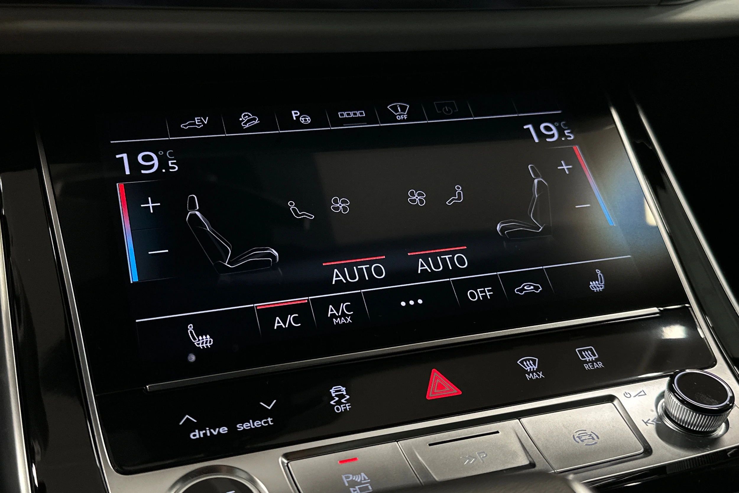 punainen Audi Q7 2026 kuva 35.