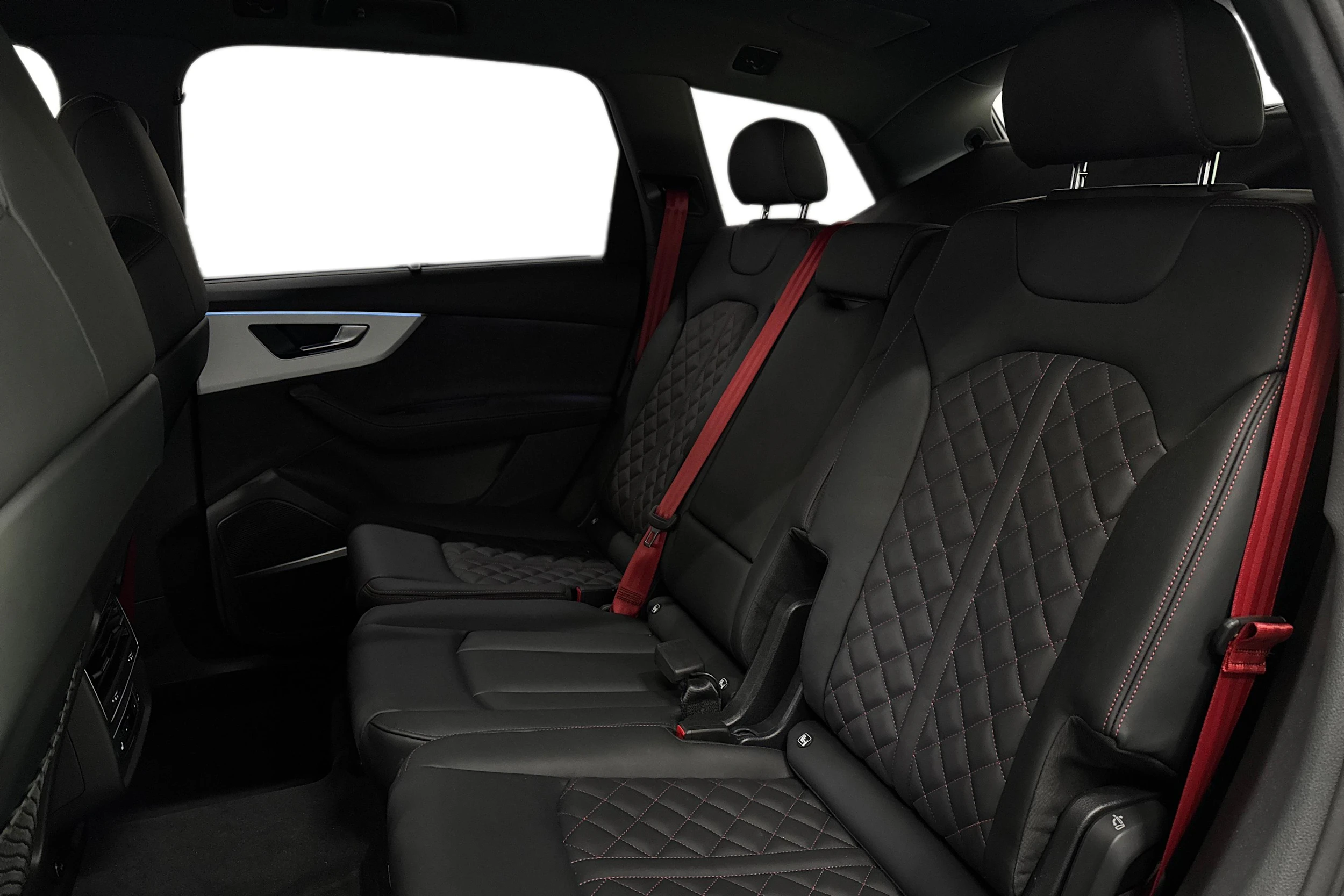 musta Audi Q7 2026 kuva 8.
