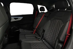 musta Audi Q7 2026 kuva 8.