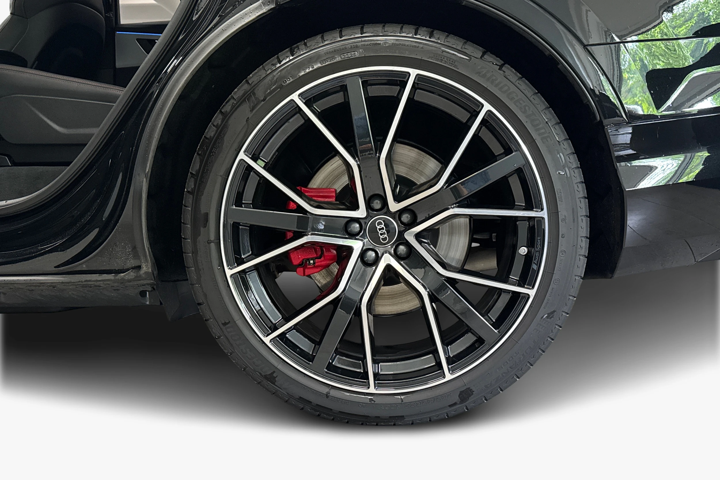 musta Audi Q7 2026 kuva 9.