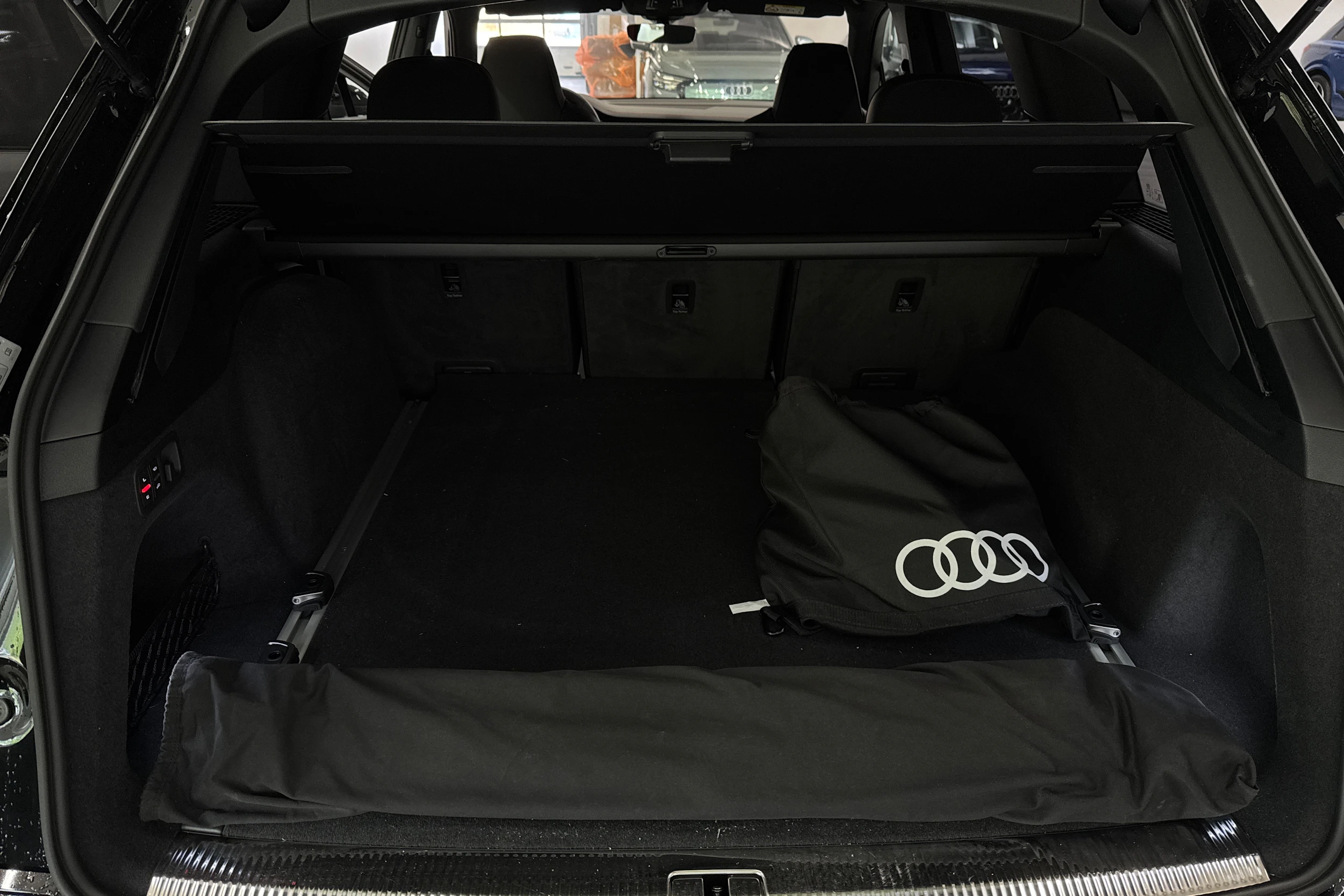 musta Audi Q7 2026 kuva 13.