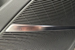 musta Audi Q7 2026 kuva 16.