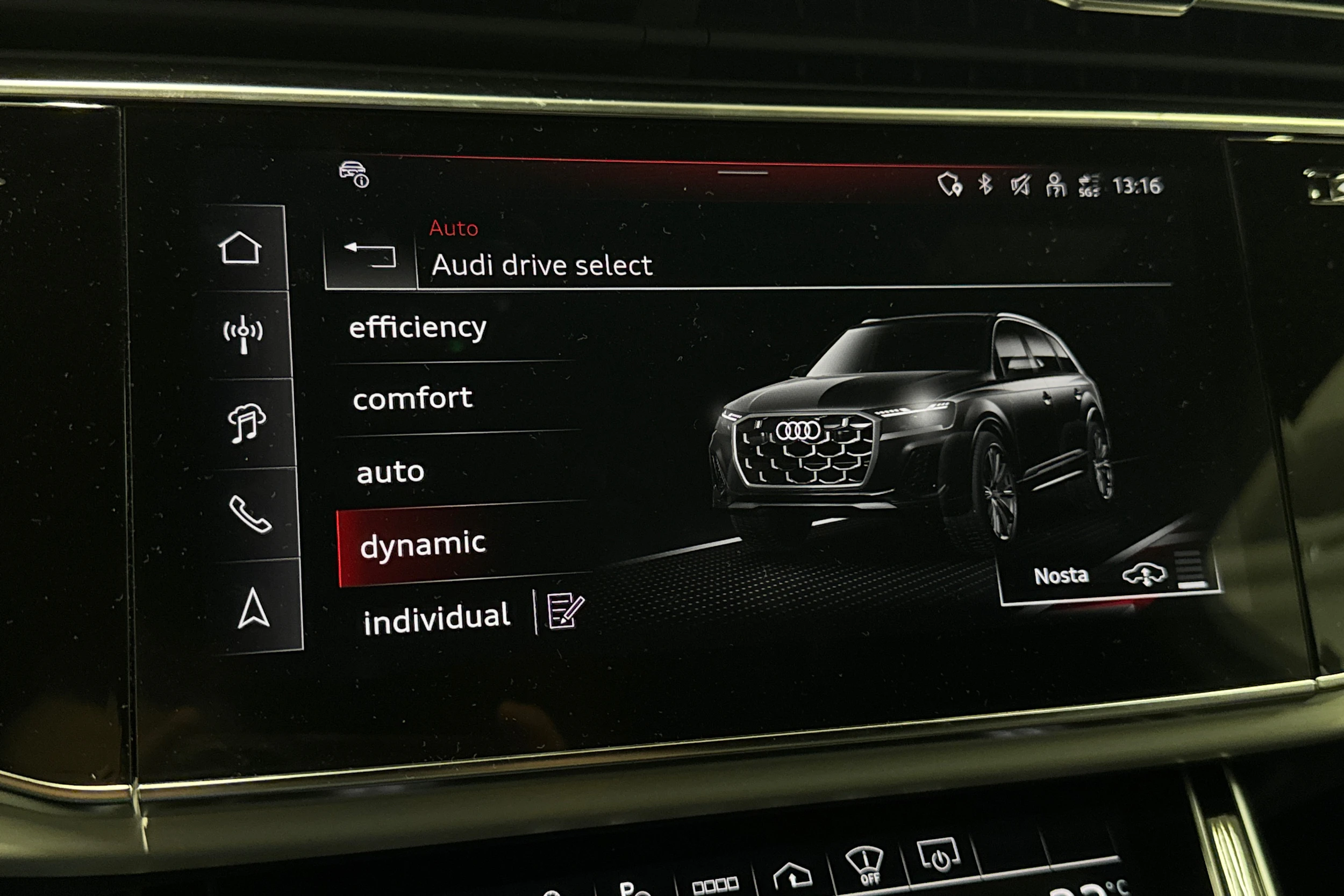 musta Audi Q7 2026 kuva 18.