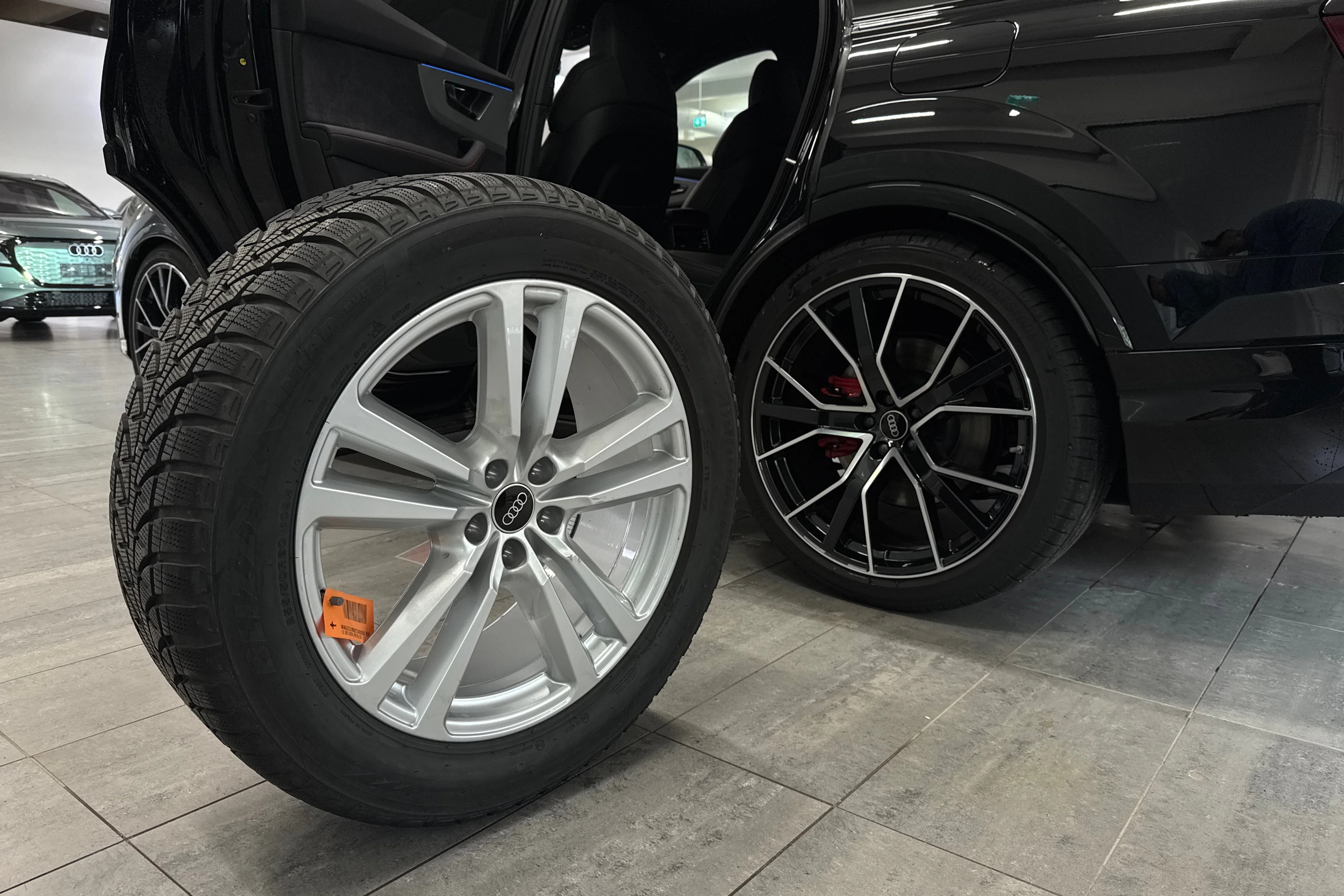 musta Audi Q7 2026 kuva 20.