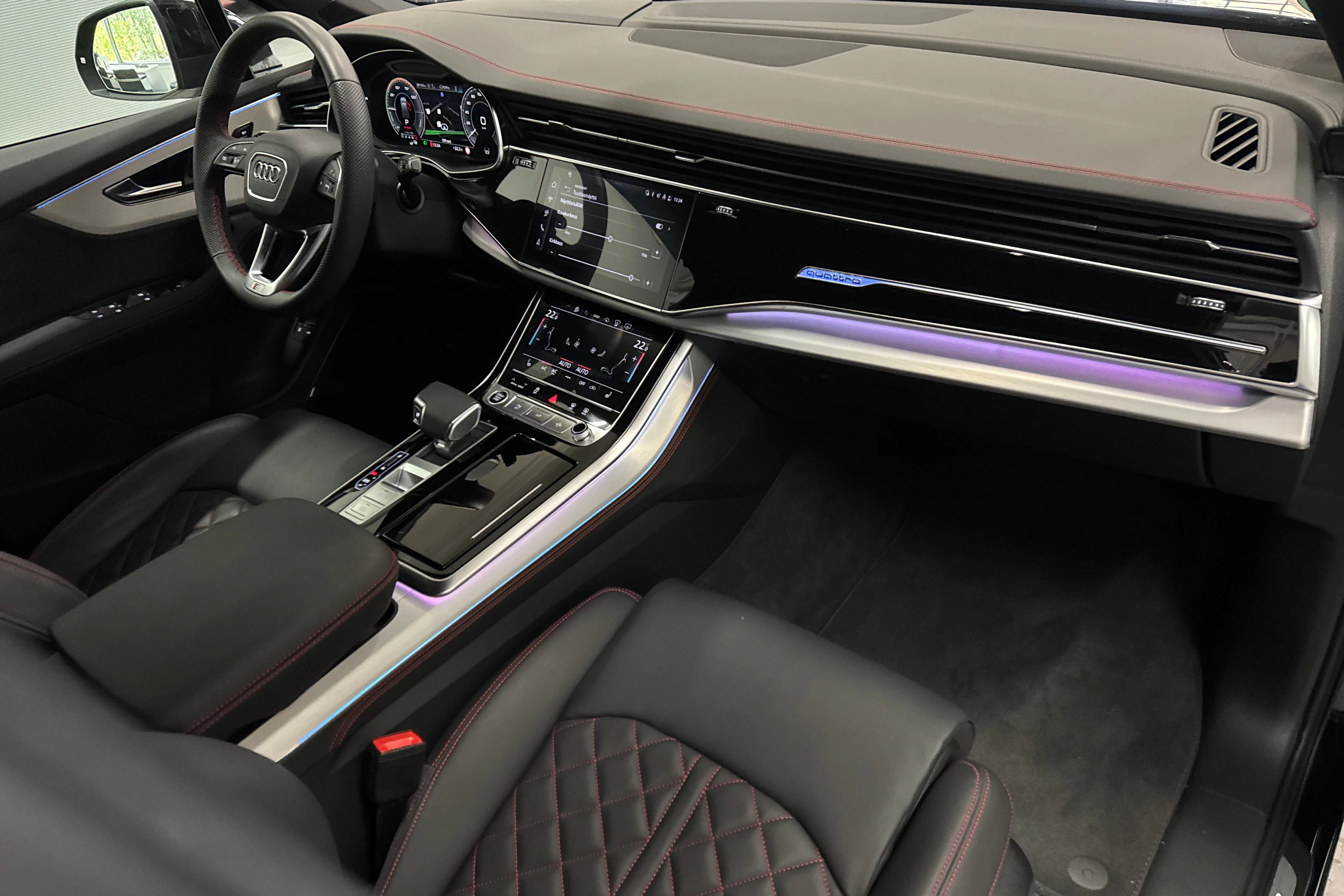 musta Audi Q7 2026 kuva 22.