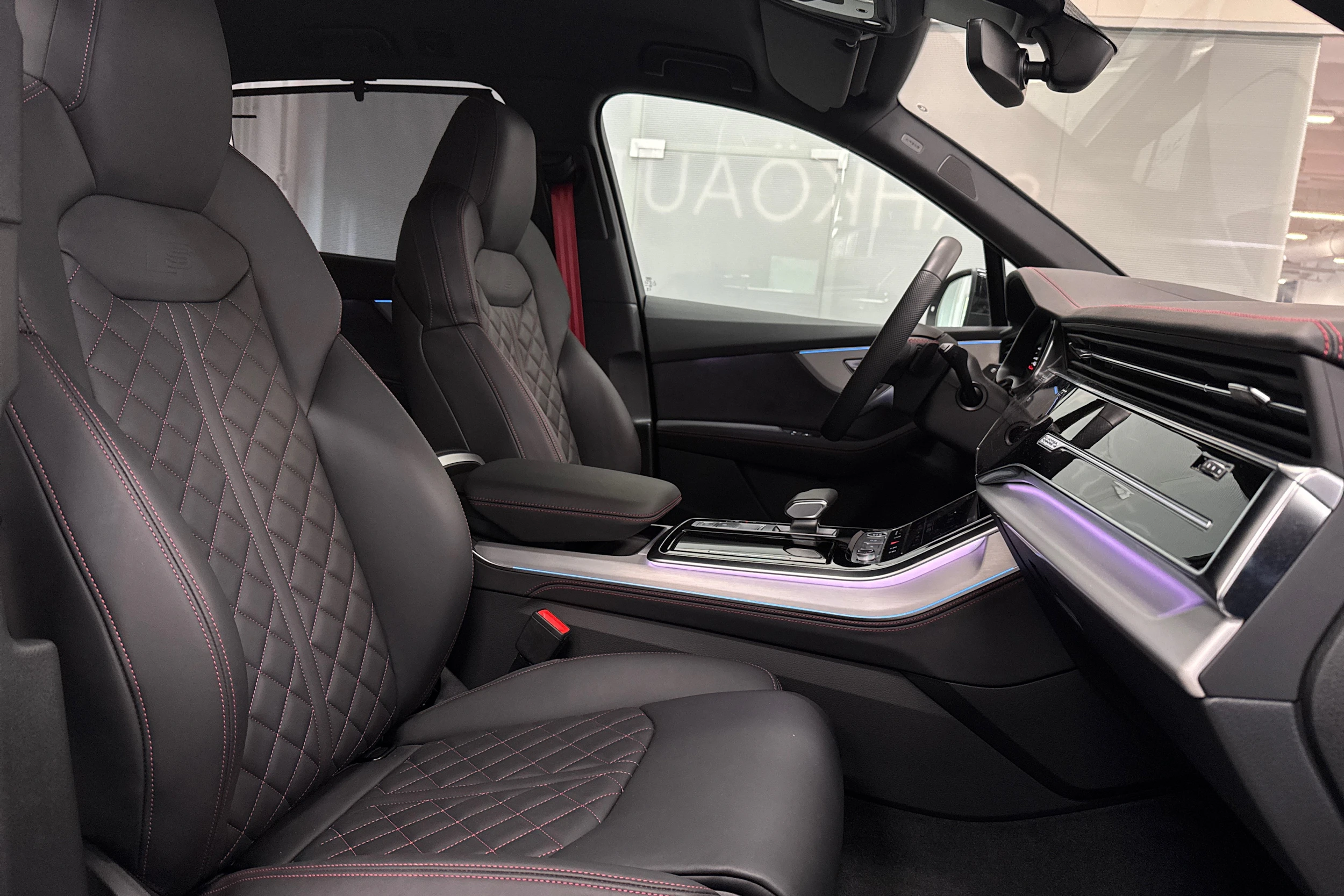 musta Audi Q7 2026 kuva 23.