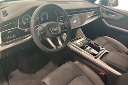 harmaa Audi Q7 2026 kuva 6.