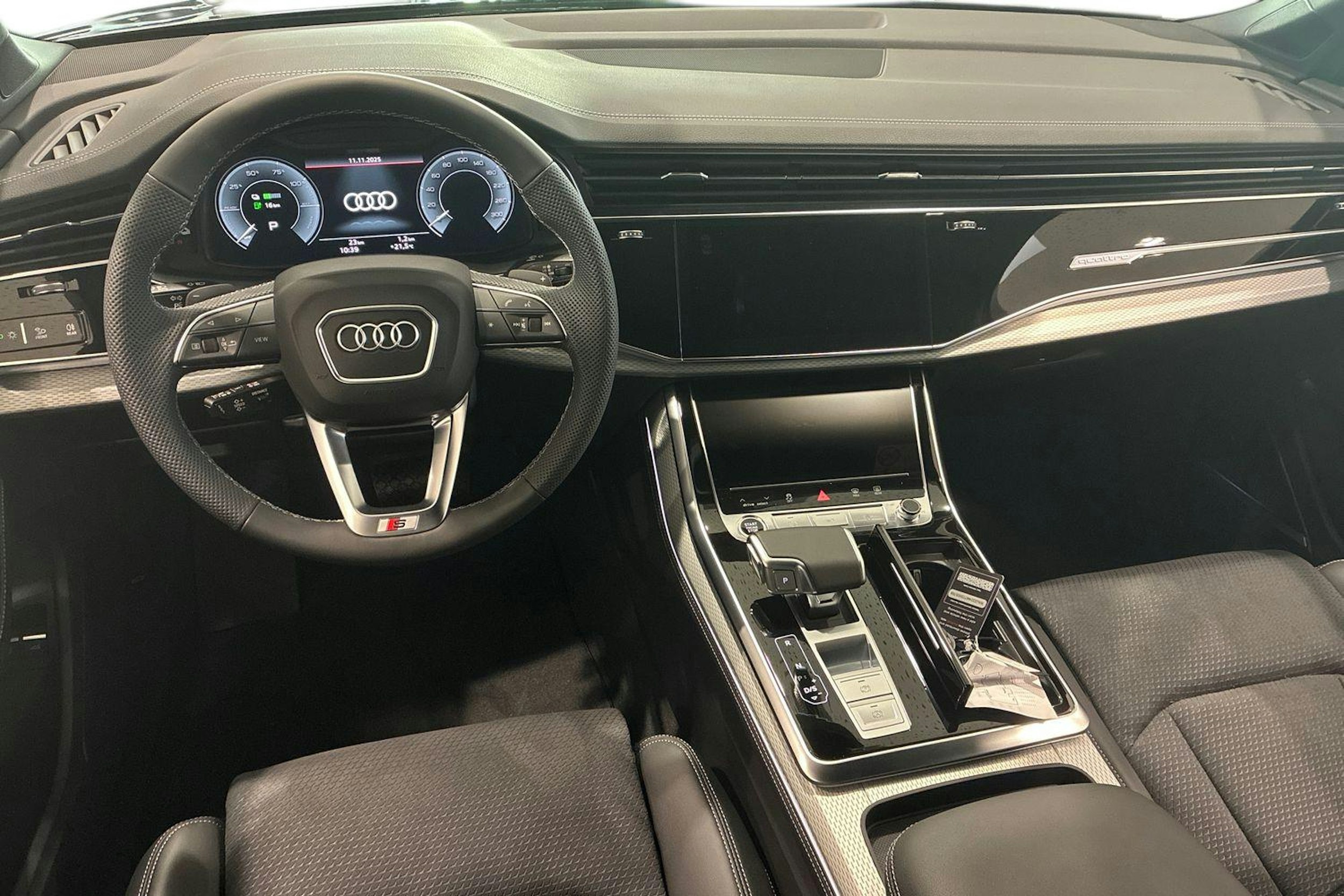 harmaa Audi Q7 2026 kuva 7.