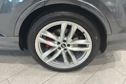 harmaa Audi Q7 2026 kuva 10.