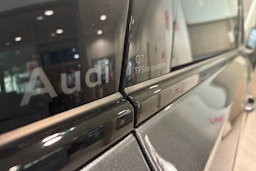 harmaa Audi Q7 2026 kuva 11.