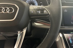 harmaa Audi Q7 2026 kuva 14.