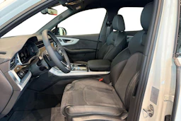 valkoinen Audi Q7 2026 kuva 6.