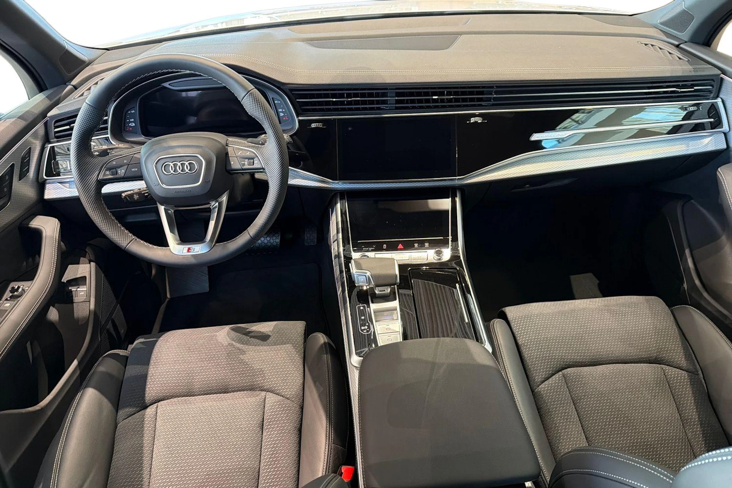 valkoinen Audi Q7 2026 kuva 7.