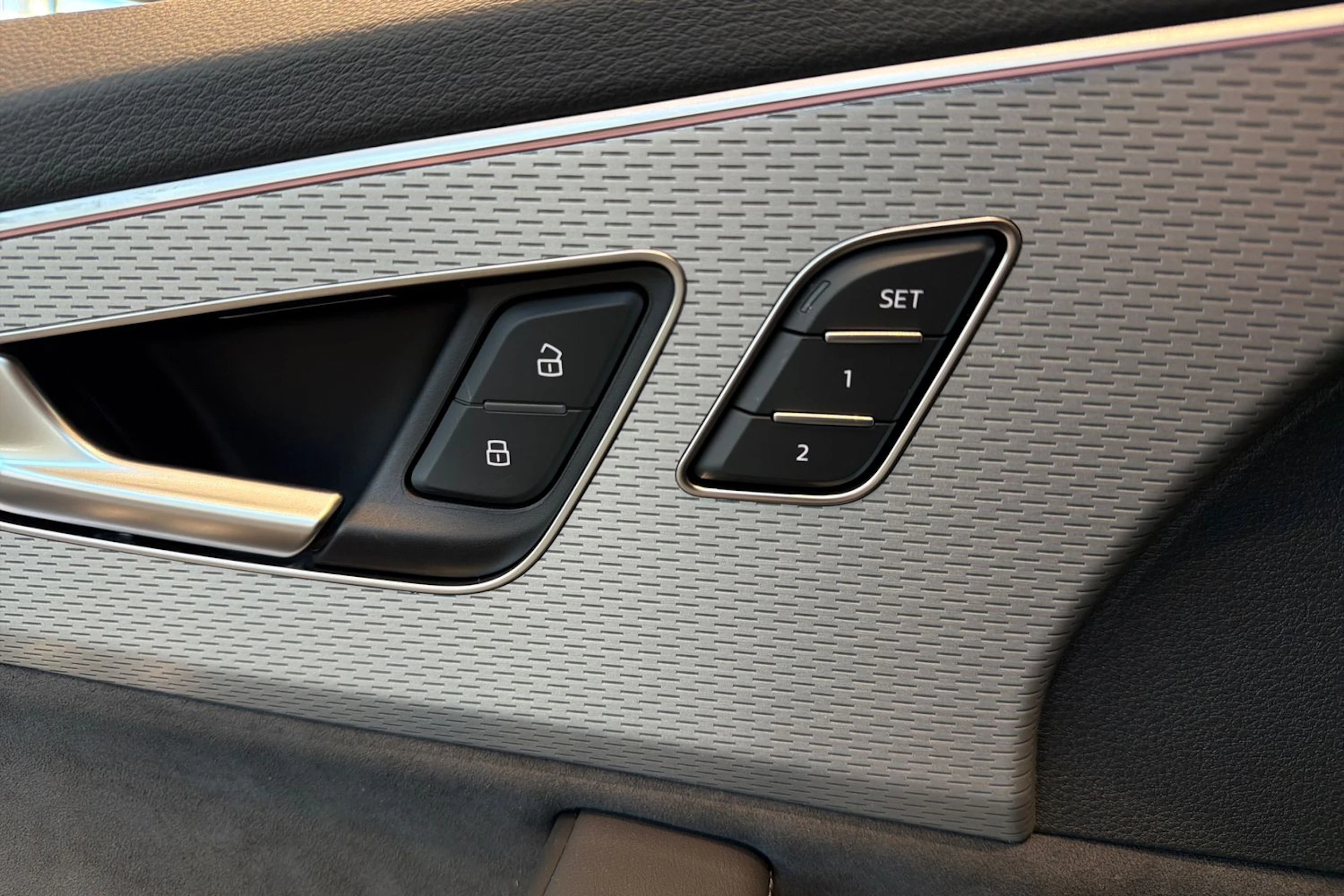 valkoinen Audi Q7 2026 kuva 15.