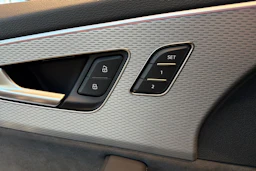 valkoinen Audi Q7 2026 kuva 15.