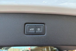 valkoinen Audi Q7 2026 kuva 17.