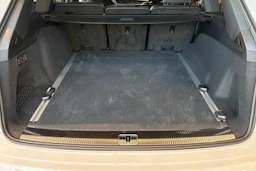 valkoinen Audi Q7 2026 kuva 18.