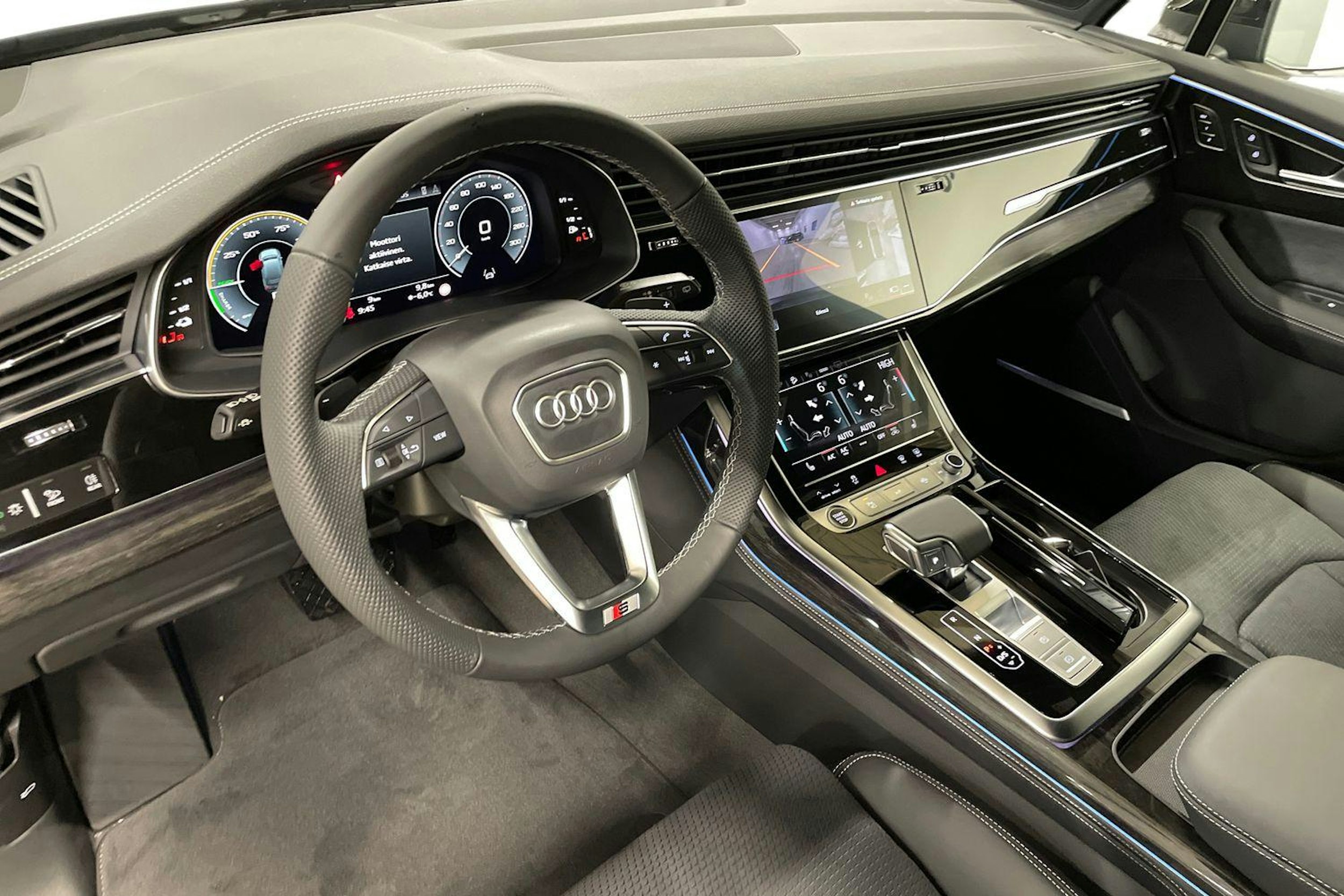 sininen Audi Q7 2026 kuva 7.