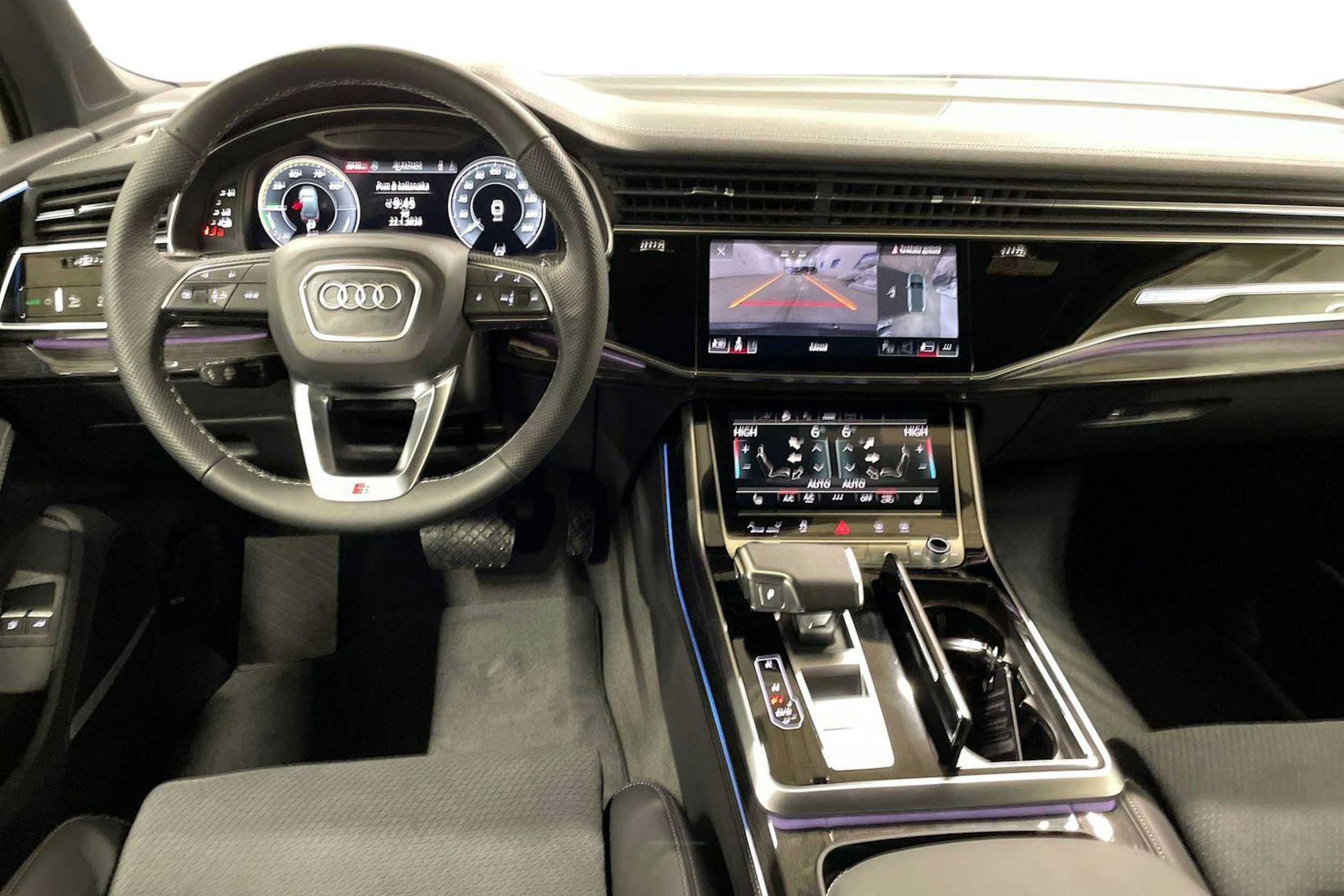sininen Audi Q7 2026 kuva 9.