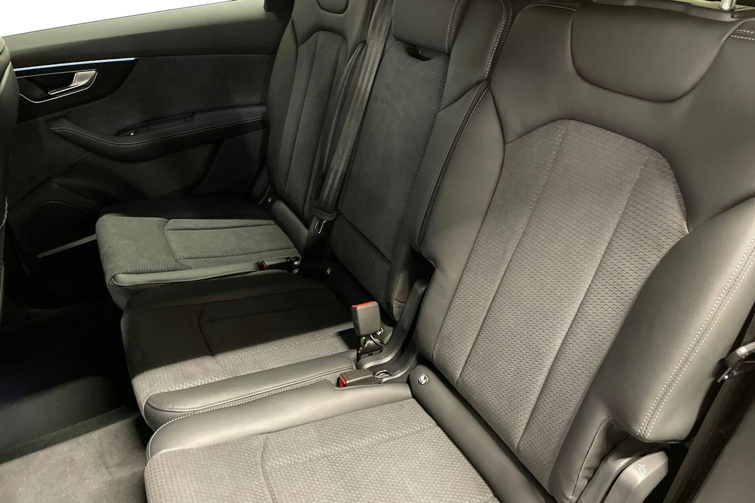 sininen Audi Q7 2026 kuva 10.