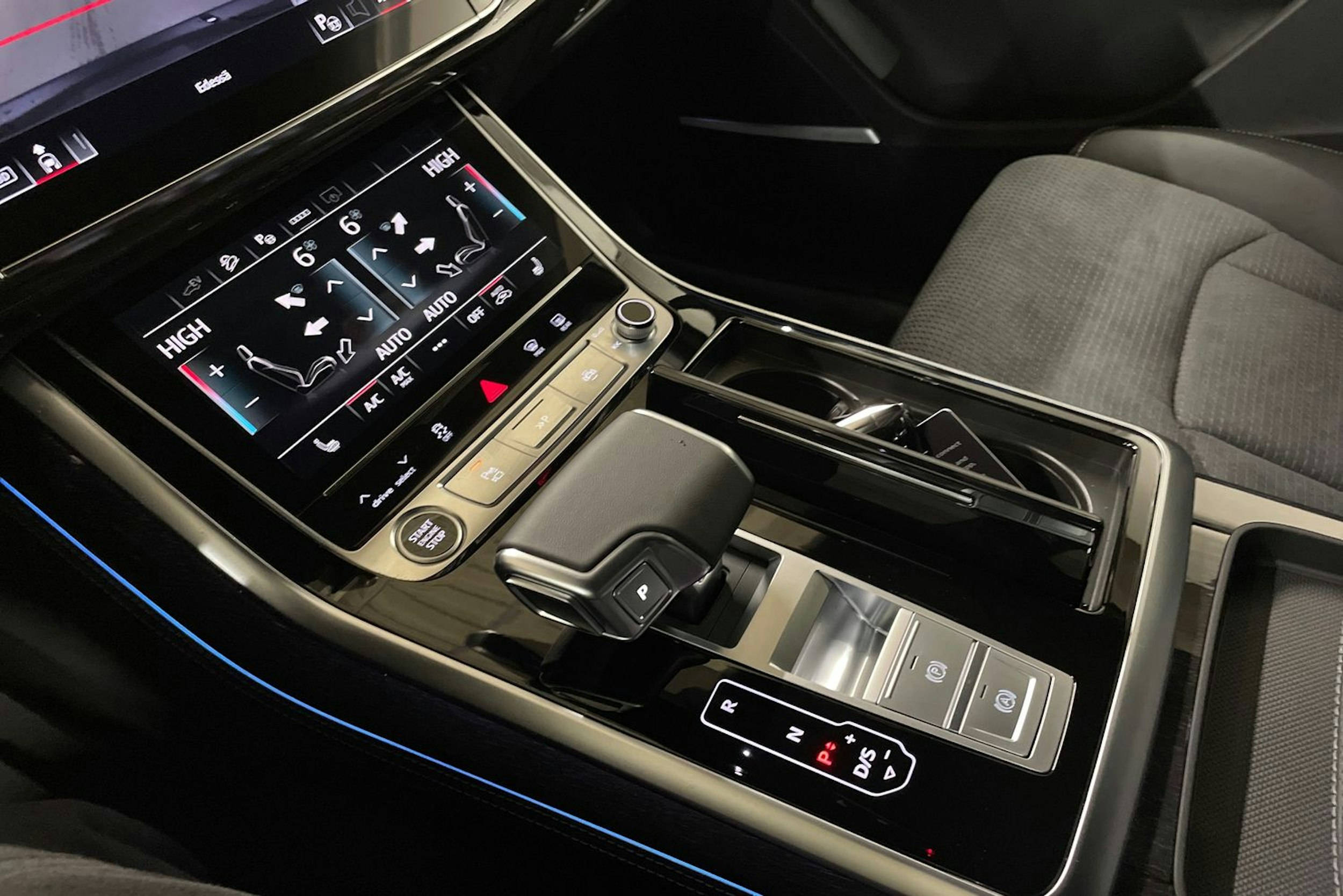 sininen Audi Q7 2026 kuva 17.