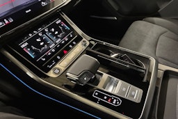 sininen Audi Q7 2026 kuva 17.