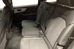 met. harmaa Audi Q7 2026 kuva 8.