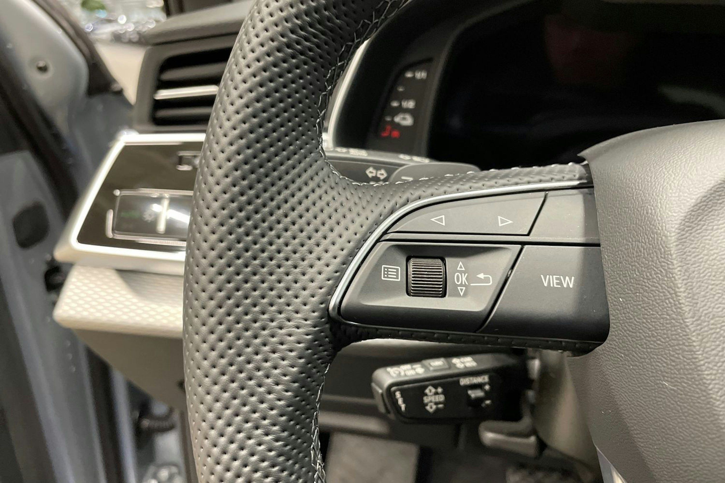 met. harmaa Audi Q7 2026 kuva 12.