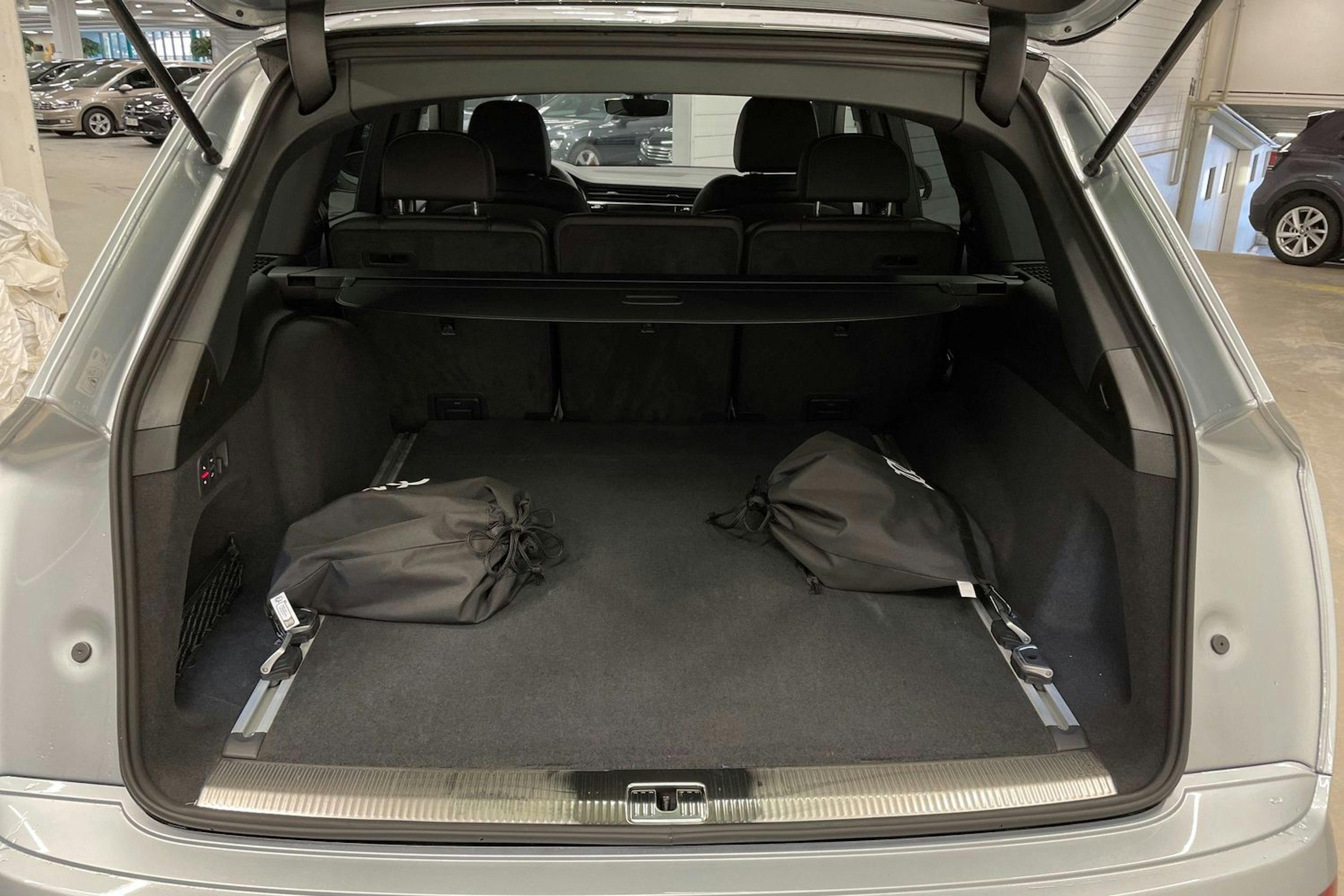 met. harmaa Audi Q7 2026 kuva 14.