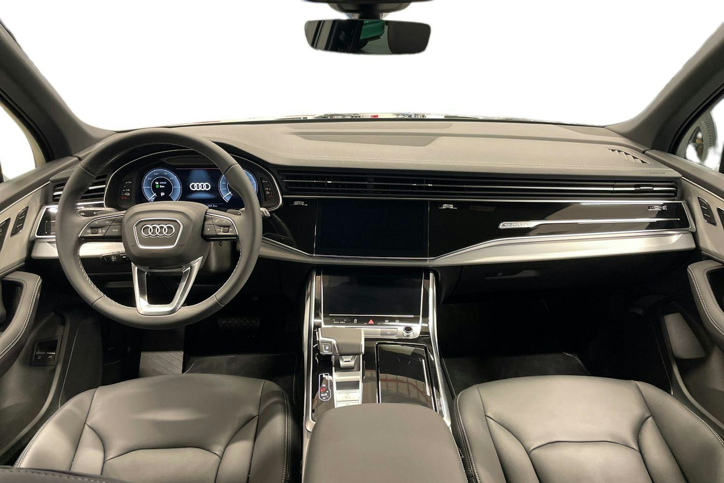 musta Audi Q7 2026 kuva 9.