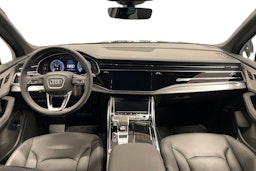 musta Audi Q7 2026 kuva 9.